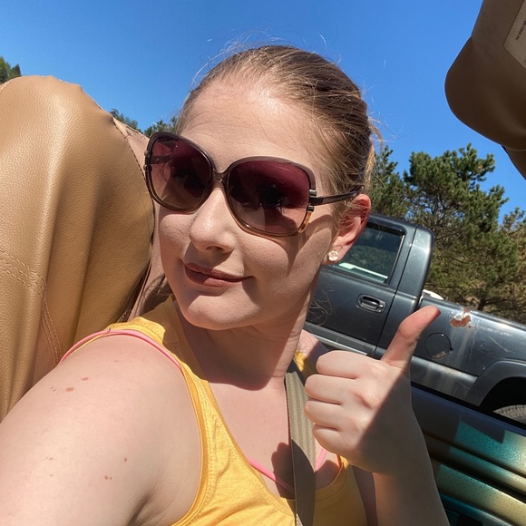 Meet your Posher, Sarah - Picture 1 of 1